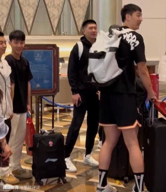 两个美丽的女孩
