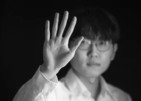 楼上的小女孩