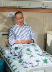 男男军警同床互摸同性